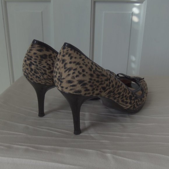 New Stuart Weitzman Leopard Print Peep Toe Pumps sz 8 - Picture 4 of 15